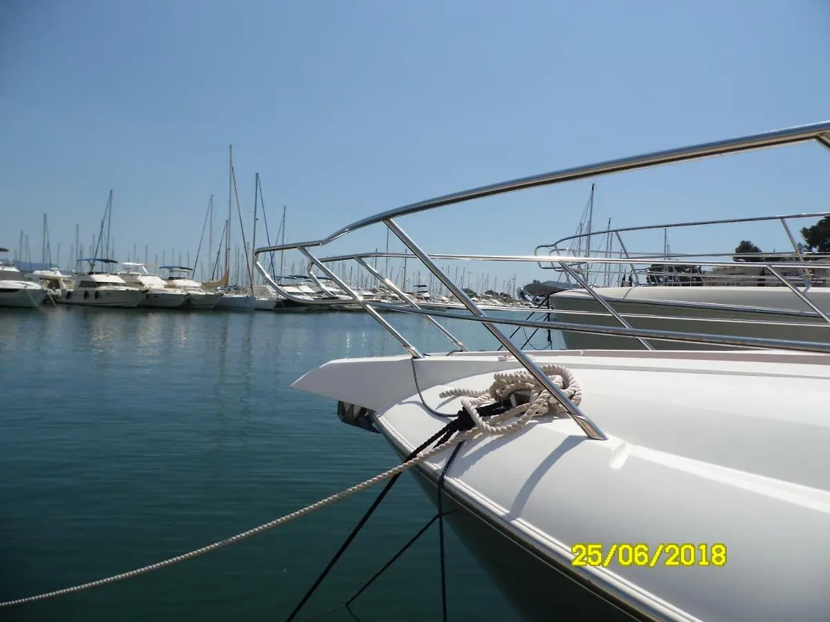 T1 De Charme Terrasse Vue Mer Bandol 0*,  Francia